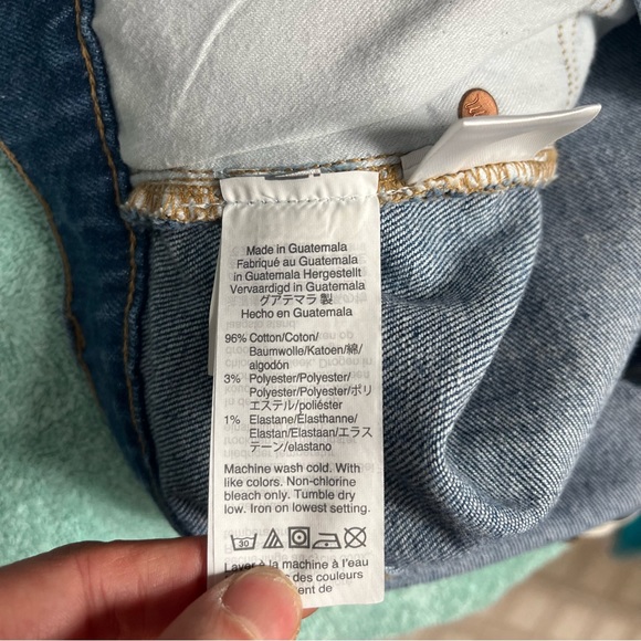 Madewell High-Rise Denim Shorts in Burke Wash: Button-Front Edition - Picture 8 of 11